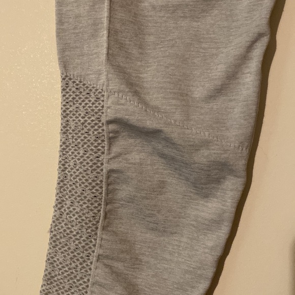 Fabletics Sync high waisted leggings pants Perforated 7/8 Size Small light gray - Picture 7 of 12